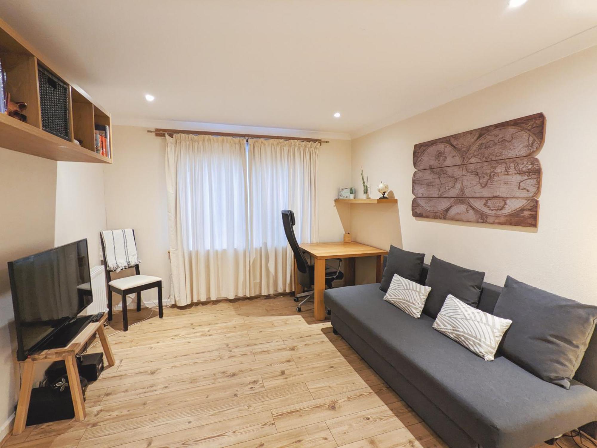 Newly Refurbished In Town Center Apartment เซนต์แอนดรูว์ ภายนอก รูปภาพ