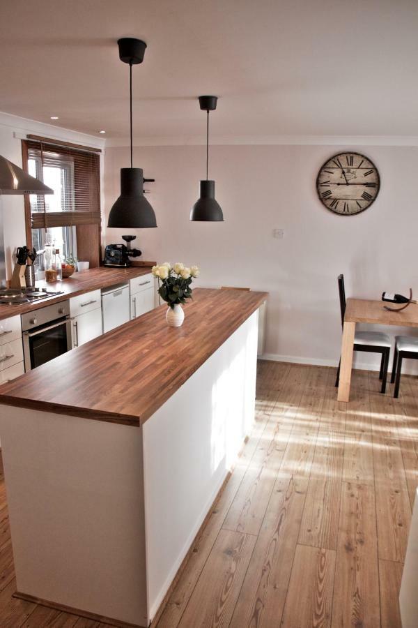 Newly Refurbished In Town Center Apartment เซนต์แอนดรูว์ ภายนอก รูปภาพ