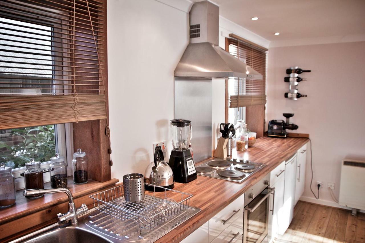 Newly Refurbished In Town Center Apartment เซนต์แอนดรูว์ ภายนอก รูปภาพ